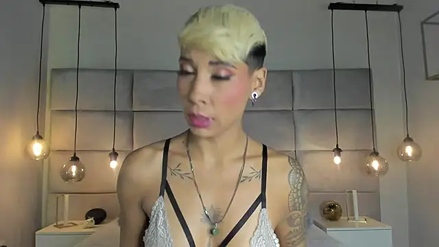 Snapshot of MiaMorgan_ chatting on 01.30.25 MiaMorgan online show from 01.30.25