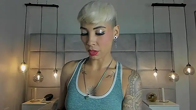 Snapshot of MiaMorgan_ chatting on 02.08.25 MiaMorgan online show from 02.08.25