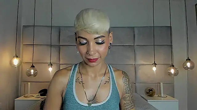 Snapshot of MiaMorgan_ chatting on 02.08.25 MiaMorgan online show from 02.08.25