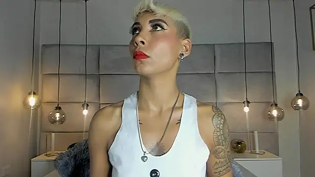 Snapshot of MiaMorgan_ chatting on 02.10.25 MiaMorgan online show from 02.10.25