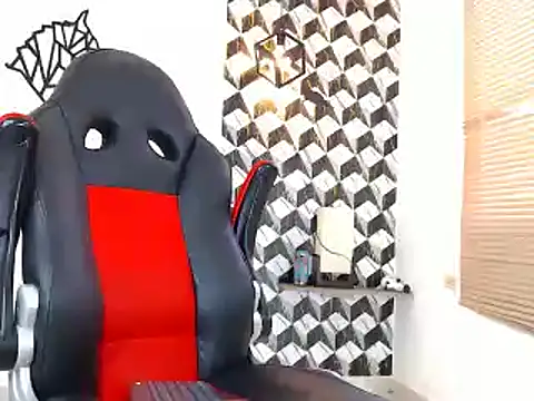 Snapshot of mathias_cocks chatting on 12.17.24 mathias cocks online show from 12.17.24