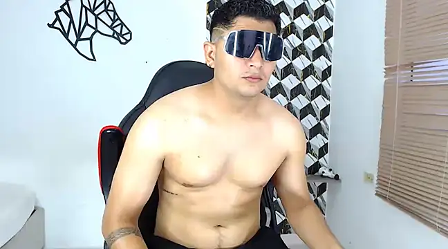 Snapshot of mathias_cocks chatting on 12.18.24 mathias cocks online show from 12.18.24