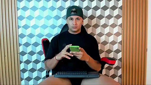 Snapshot of mathias_cocks chatting on 09.13.25 mathias cocks online show from 09.13.25