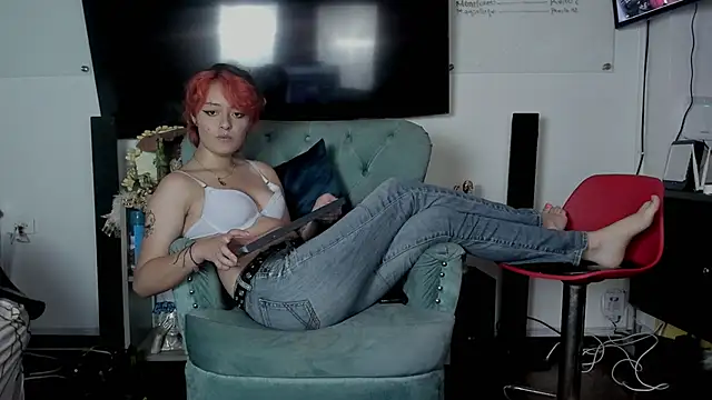 Snapshot of Baby_Punk chatting on 01.02.25 Baby Punk online show from 01.02.25