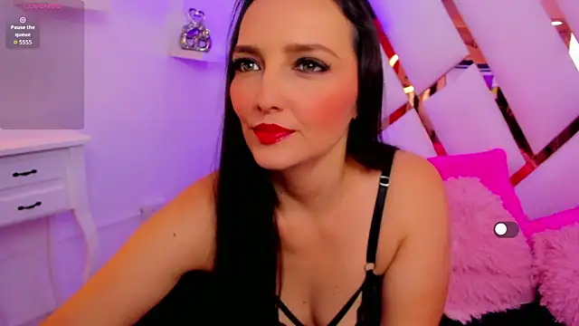 Snapshot of samy__milf chatting on 10.11.25 samy  milf online show from 10.11.25