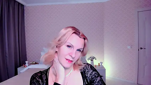 Louisa Bay online show from 12.19.24