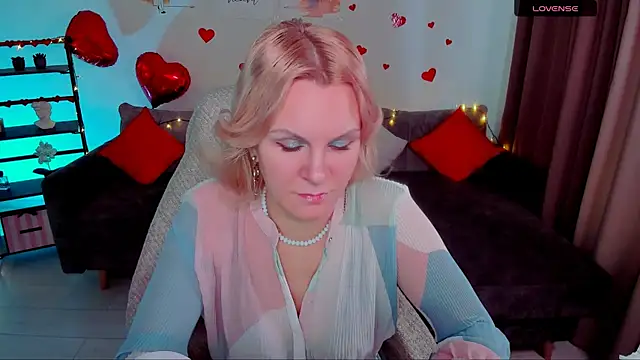 Louisa Bay online show from 02.11.25