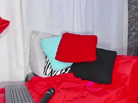 Snapshot of Xiomara-Suarez chatting on 02.28.25 Xiomara-Suarez online show from 02.28.25