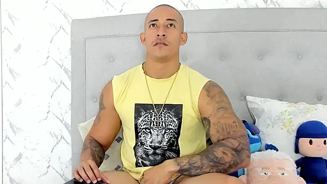 Snapshot of luigiferrara chatting on 01.21.25 luigiferrara online show from 01.21.25