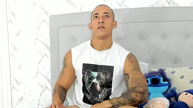 Snapshot of luigiferrara chatting on 01.23.25 luigiferrara online show from 01.23.25