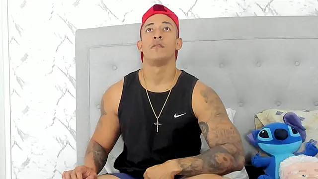 Snapshot of luigiferrara chatting on 01.25.25 luigiferrara online show from 01.25.25