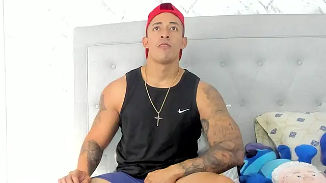 Snapshot of luigiferrara chatting on 01.25.25 luigiferrara online show from 01.25.25