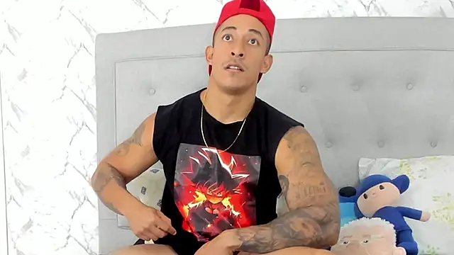 Snapshot of luigiferrara chatting on 01.26.25 luigiferrara online show from 01.26.25