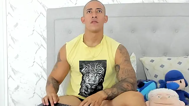 Snapshot of luigiferrara chatting on 01.29.25 luigiferrara online show from 01.29.25