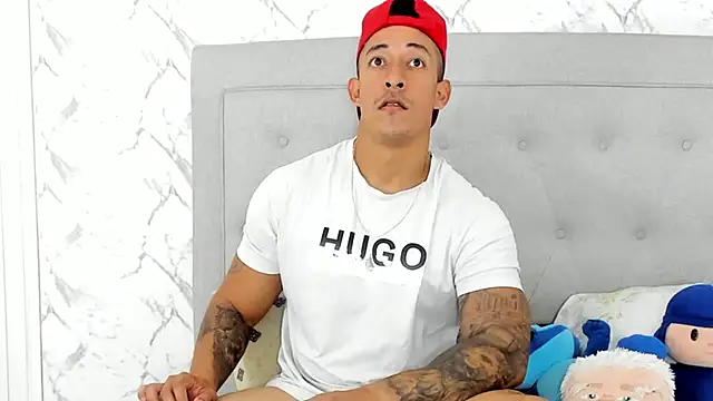 Snapshot of luigiferrara chatting on 02.01.25 luigiferrara online show from 02.01.25