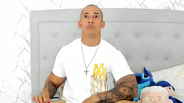 Snapshot of luigiferrara chatting on 02.06.25 luigiferrara online show from 02.06.25