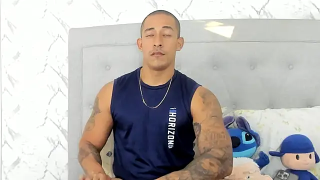 Snapshot of luigiferrara chatting on 02.07.25 luigiferrara online show from 02.07.25