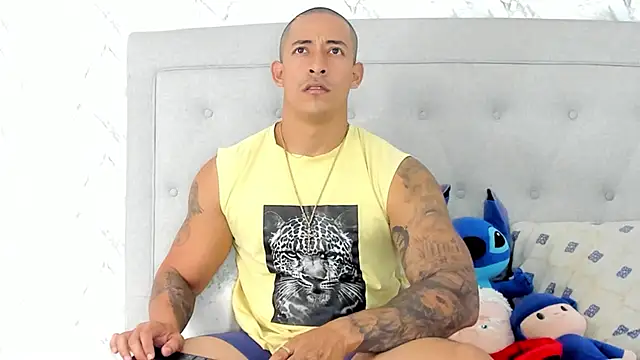 Snapshot of luigiferrara chatting on 02.12.25 luigiferrara online show from 02.12.25