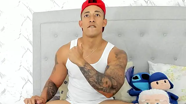 Snapshot of luigiferrara chatting on 02.14.25 luigiferrara online show from 02.14.25