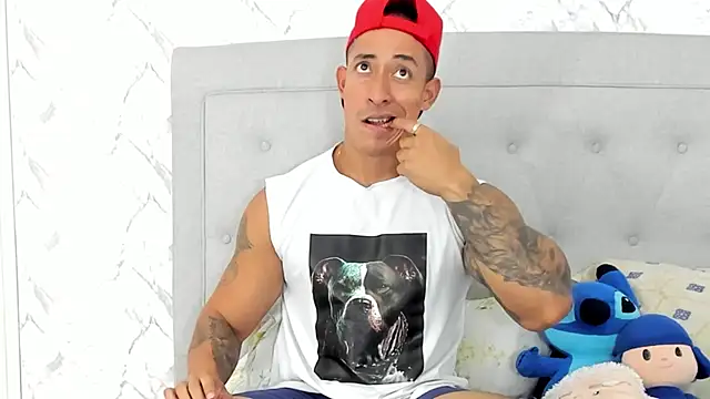 Snapshot of luigiferrara chatting on 02.16.25 luigiferrara online show from 02.16.25