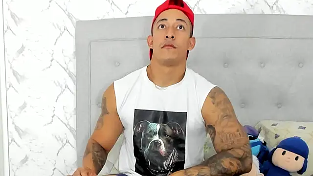 Snapshot of luigiferrara chatting on 02.17.25 luigiferrara online show from 02.17.25