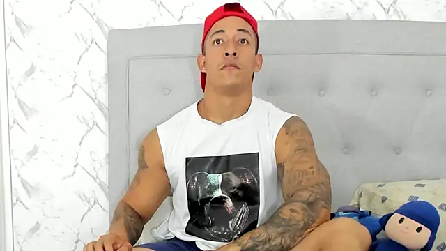 Snapshot of luigiferrara chatting on 02.17.25 luigiferrara online show from 02.17.25