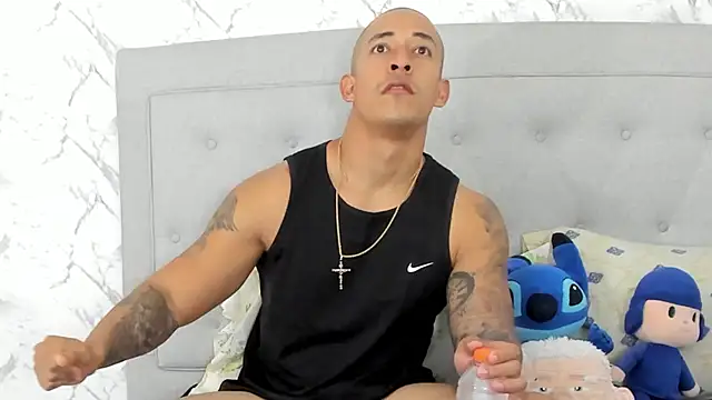 Snapshot of luigiferrara chatting on 02.18.25 luigiferrara online show from 02.18.25