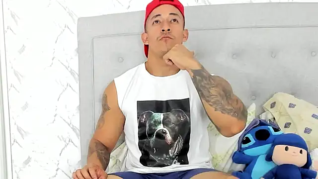 Snapshot of luigiferrara chatting on 02.21.25 luigiferrara online show from 02.21.25