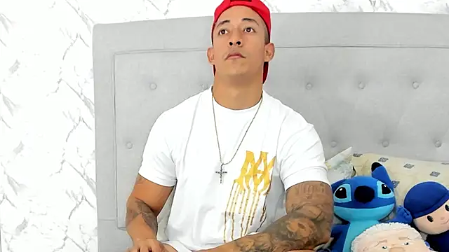 Snapshot of luigiferrara chatting on 02.23.25 luigiferrara online show from 02.23.25