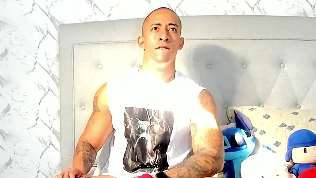 Snapshot of luigiferrara chatting on 03.02.25 luigiferrara online show from 03.02.25