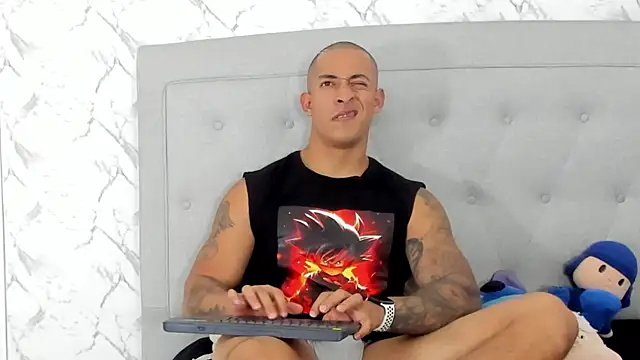 Snapshot of luigiferrara chatting on 03.06.25 luigiferrara online show from 03.06.25