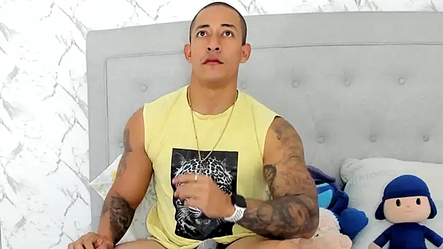 Snapshot of luigiferrara chatting on 03.15.25 luigiferrara online show from 03.15.25