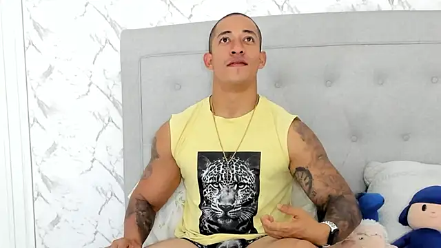 Snapshot of luigiferrara chatting on 03.16.25 luigiferrara online show from 03.16.25