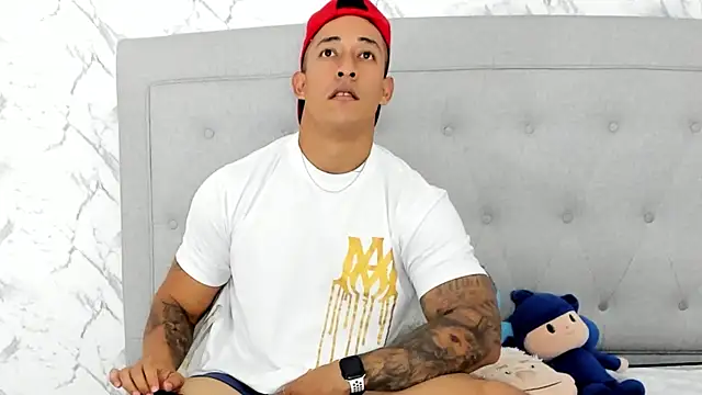 Snapshot of luigiferrara chatting on 03.22.25 luigiferrara online show from 03.22.25