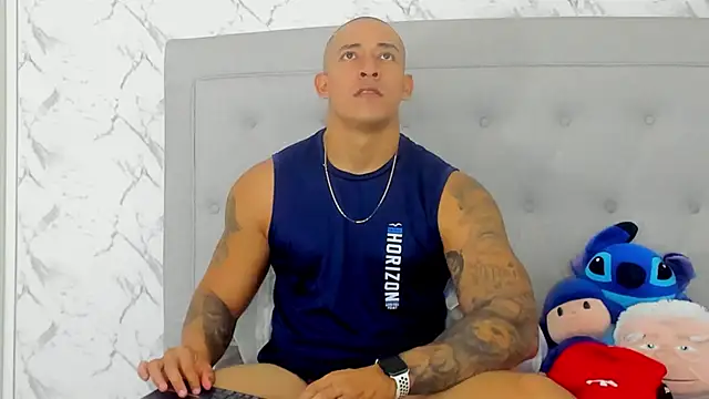 Snapshot of luigiferrara chatting on 09.10.25 luigiferrara online show from 09.10.25