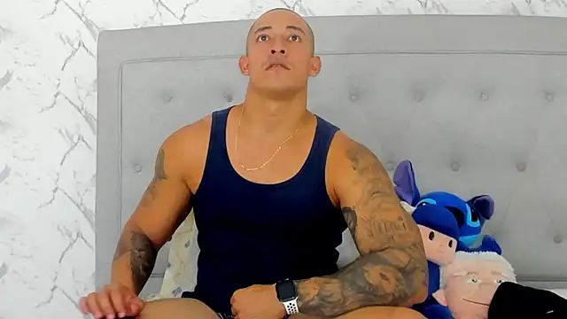 Snapshot of luigiferrara chatting on 09.16.25 luigiferrara online show from 09.16.25