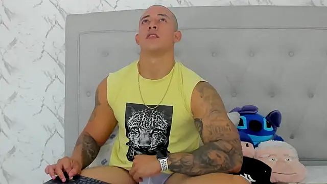 Snapshot of luigiferrara chatting on 09.30.25 luigiferrara online show from 09.30.25