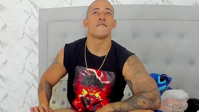 Snapshot of luigiferrara chatting on 10.15.25 luigiferrara online show from 10.15.25