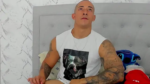 Snapshot of luigiferrara chatting on 10.18.25 luigiferrara online show from 10.18.25