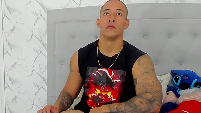 Snapshot of luigiferrara chatting on 10.19.25 luigiferrara online show from 10.19.25