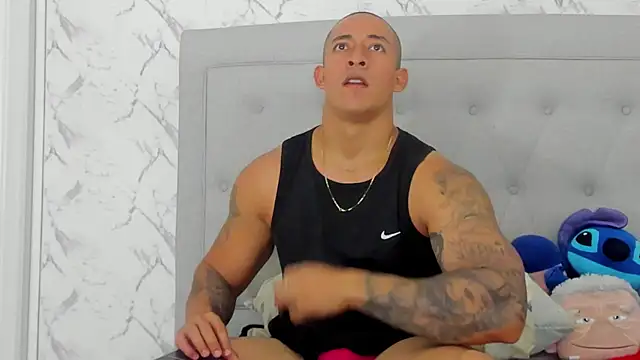 Snapshot of luigiferrara chatting on 10.23.25 luigiferrara online show from 10.23.25