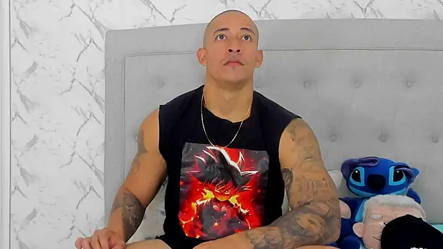 Snapshot of luigiferrara chatting on 10.27.25 luigiferrara online show from 10.27.25