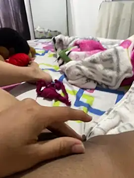 Snapshot of ANYLU19 chatting on 12.31.24 ANYLU19 online show from 12.31.24