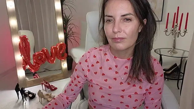 Snapshot of Beylly chatting on 02.15.25 Beylly online show from 02.15.25