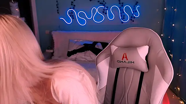 Snapshot of Sweet_Richal chatting on 12.28.24 Sweet Richal online show from 12.28.24