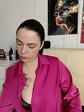 Lola Hale online show from 12.06.24