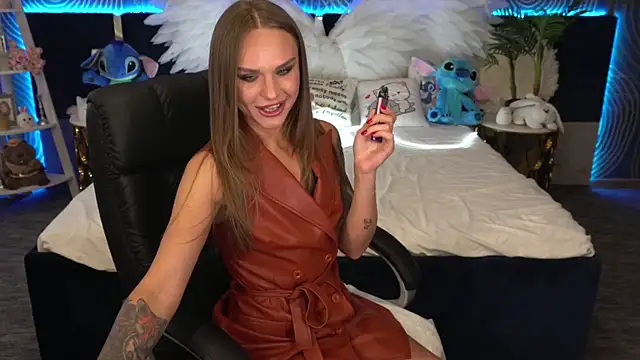 KiraGrayy online show from 10.14.25