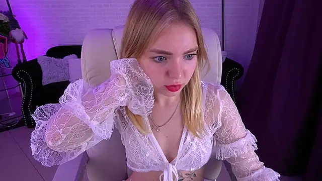 EmilySunshineS online show from 12.16.24