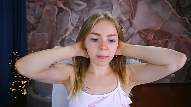 Snapshot of EmilySunshineS chatting on 09.21.25 EmilySunshineS online show from 09.21.25