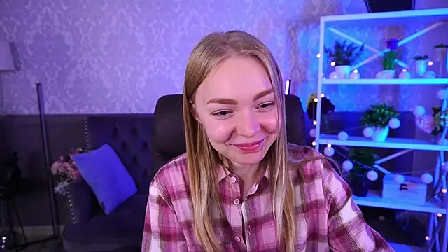 Snapshot of EmilySunshineS chatting on 09.27.25 EmilySunshineS online show from 09.27.25